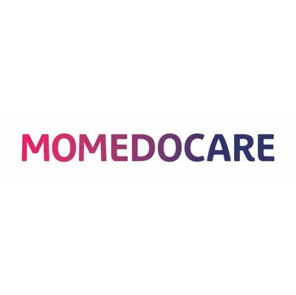 Schriftzug 'MOMEDOCARE' in Farbverlauf von Pink zu Dunkelblau auf weißem Hintergrund.